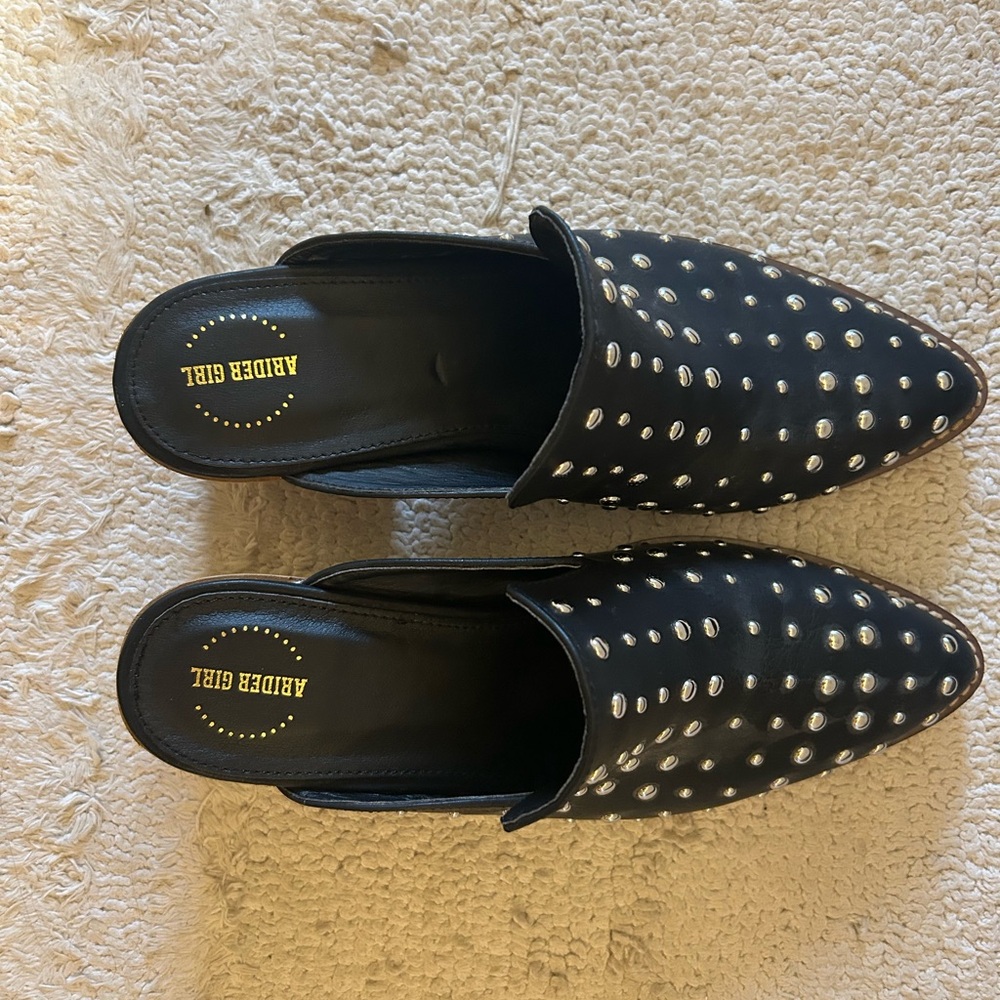 ARIDER Cara Studded Stacked Heel